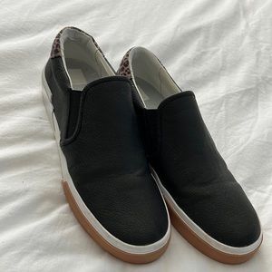 Dolce Vita Zeeta sneakers in black Stella. Size 9.